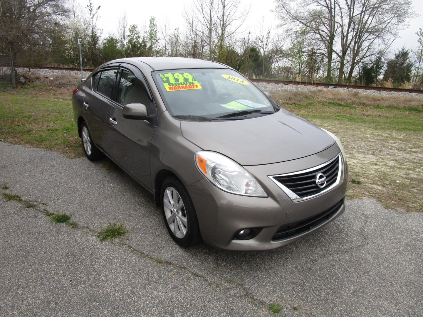 2014 Gray Nissan Versa 1.6 S 5M (3N1CN7AP6EL) with an 1.6L L4 DOHC 16V engine, 5-Speed Automatic transmission, located at 2553 Airline Blvd, Portsmouth, VA, 23701, (757) 488-8331, 36.813889, -76.357597 - Down Payment: $799 Weekly Payment: $90 APR: 23.9% Repayment Terms: 42 Months ***CALL ELIZABETH SMITH - DIRECTOR OF MARKETING @ 757-488-8331 TO SCHEDULE YOUR APPOINTMENT TODAY AND GET PRE-APPROVED RIGHT OVER THE PHONE*** - Photo#3